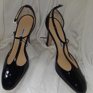 NIB Manolo Blahnik  Patent Leather T Strap 40.5